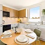Edel&liebe Neubau Mit Fahrstuhl, Parkplatz, Balkon, W-lan, Ruhige Lage, Einkaufsmoeglichkeiten 500m Entfernt アパート *