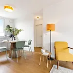 Edel&liebe Neubau Mit Fahrstuhl, Parkplatz, Balkon, W-lan, Ruhige Lage, Einkaufsmoeglichkeiten 500m Entfernt グレーミッツ