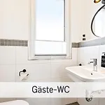 Edel&liebe Neubau Mit Fahrstuhl, Parkplatz, Balkon, W-lan, Ruhige Lage, Einkaufsmoeglichkeiten 500m Entfernt