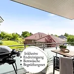 Edel&liebe Neubau Mit Fahrstuhl, Parkplatz, Balkon, W-lan, Ruhige Lage, Einkaufsmoeglichkeiten 500m Entfernt