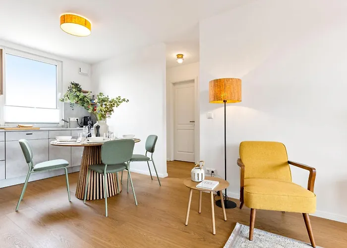 Edel&liebe Neubau Mit Fahrstuhl, Parkplatz, Balkon, W-lan, Ruhige Lage, Einkaufmoeglichkeiten 500m Entfernt Грёмиц